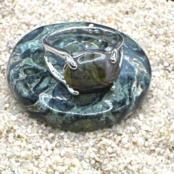 Alquimia Silver Ring with Green Stone - Picture 1 of 3